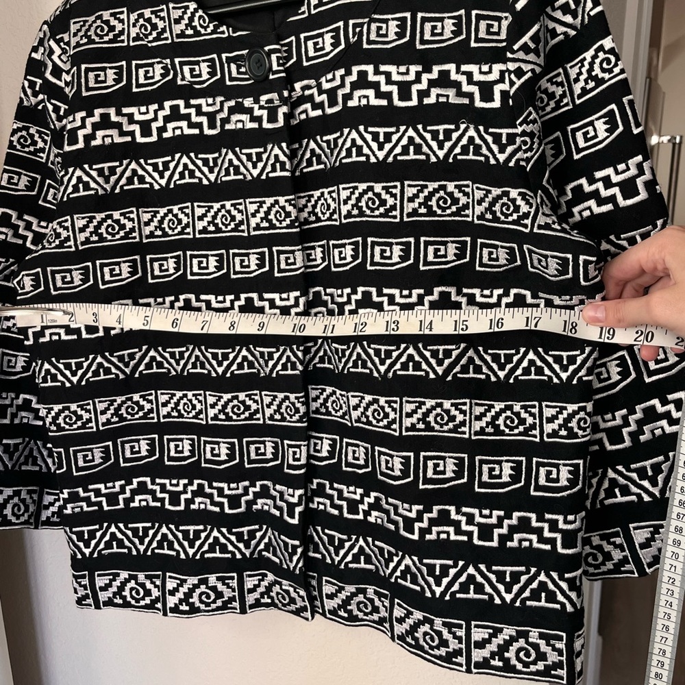 Chico's VTG Womens Size L (Chico's Size 2)
Black White Embroidered Blazer - Picture 3 of 4